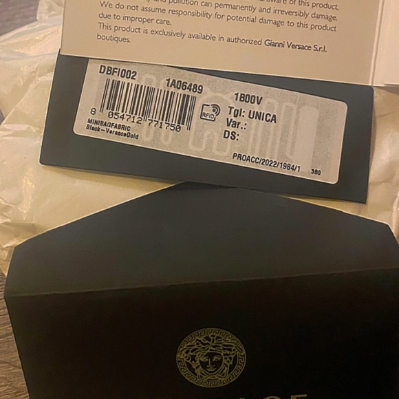 COPY - 100% authentic VERSACE Gold & Black Medusa Earrings - Picture 4 of 4